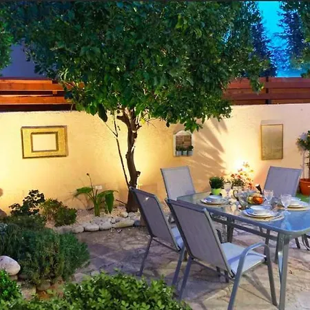 Cozy Garden Apt With Pool פאפוס