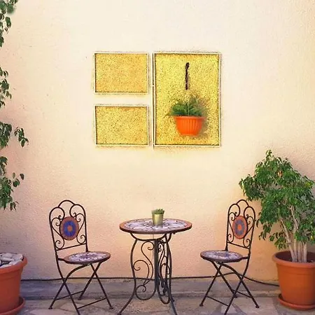 Cozy Garden Apt With Pool דירה פאפוס
